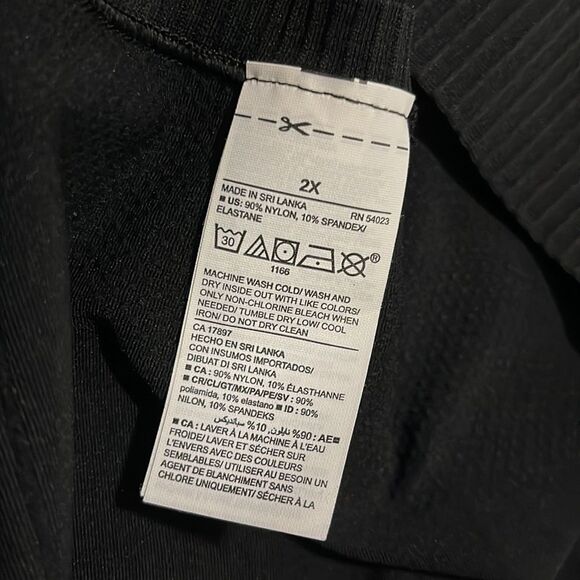 NWT- Old Navy - 2X. Black Seamless Performance Tank - Picture 9 of 9